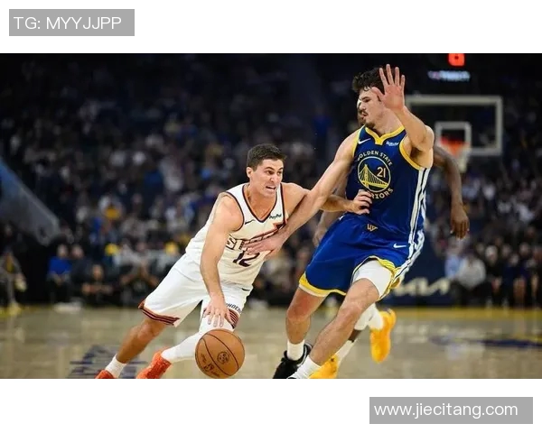 NBA常规赛：库里28分率勇士击退布克38分太阳，小巴特勒伤退成转折